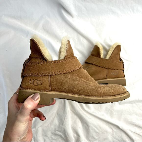 UGG McKay Classic Ankle Bootie in Chestnut Size 5 - Picture 2 of 9